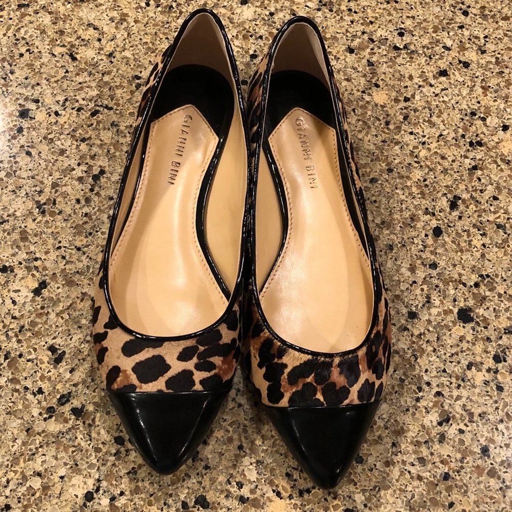 Size 8 Gianni Bini flats